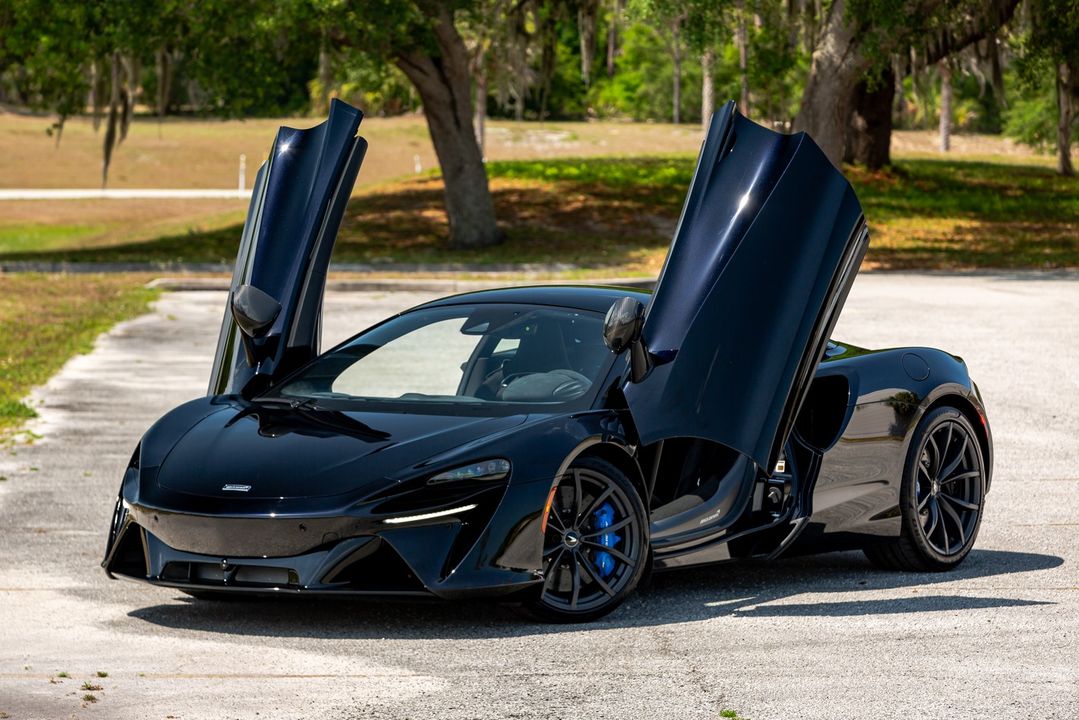 2023 McLaren Artura