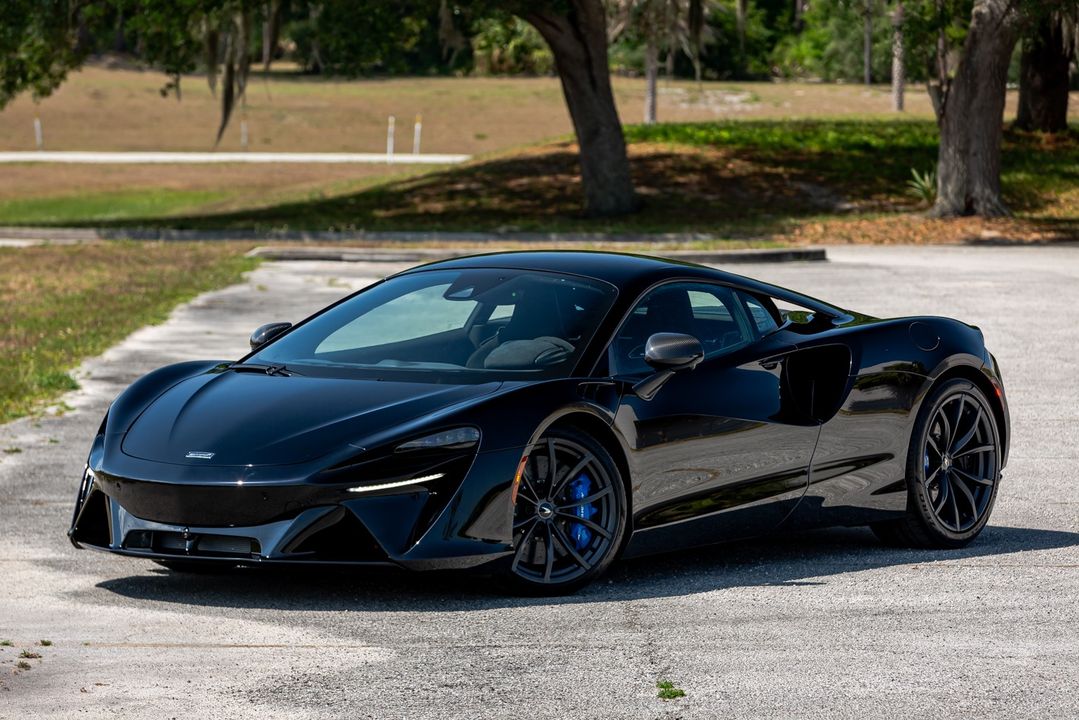 2023 McLaren Artura