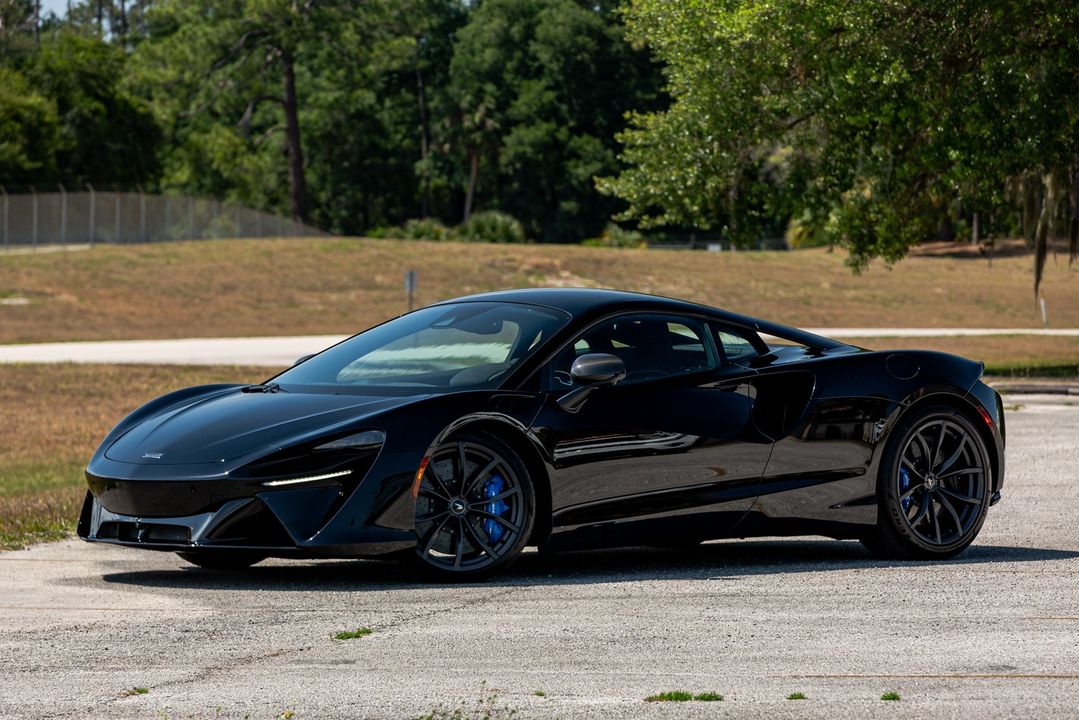 2023 McLaren Artura