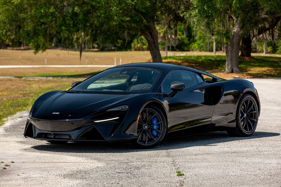 2023 McLaren Artura