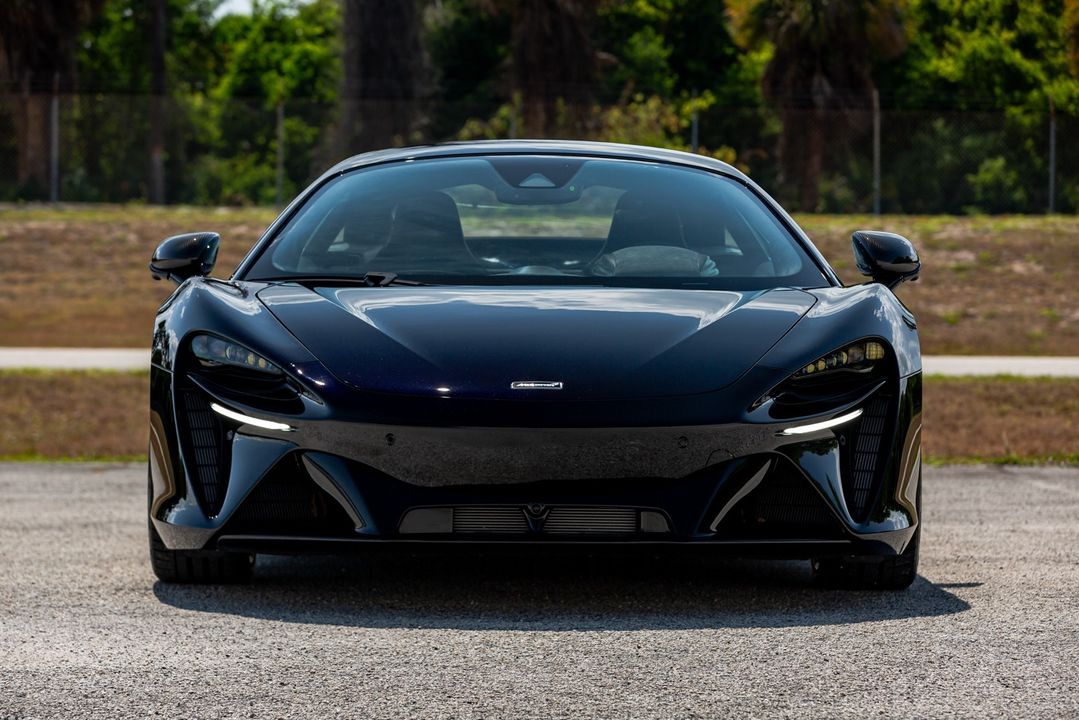 2023 McLaren Artura