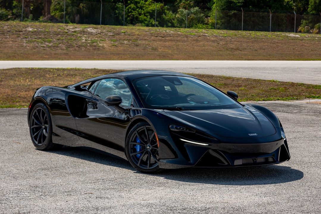 2023 McLaren Artura
