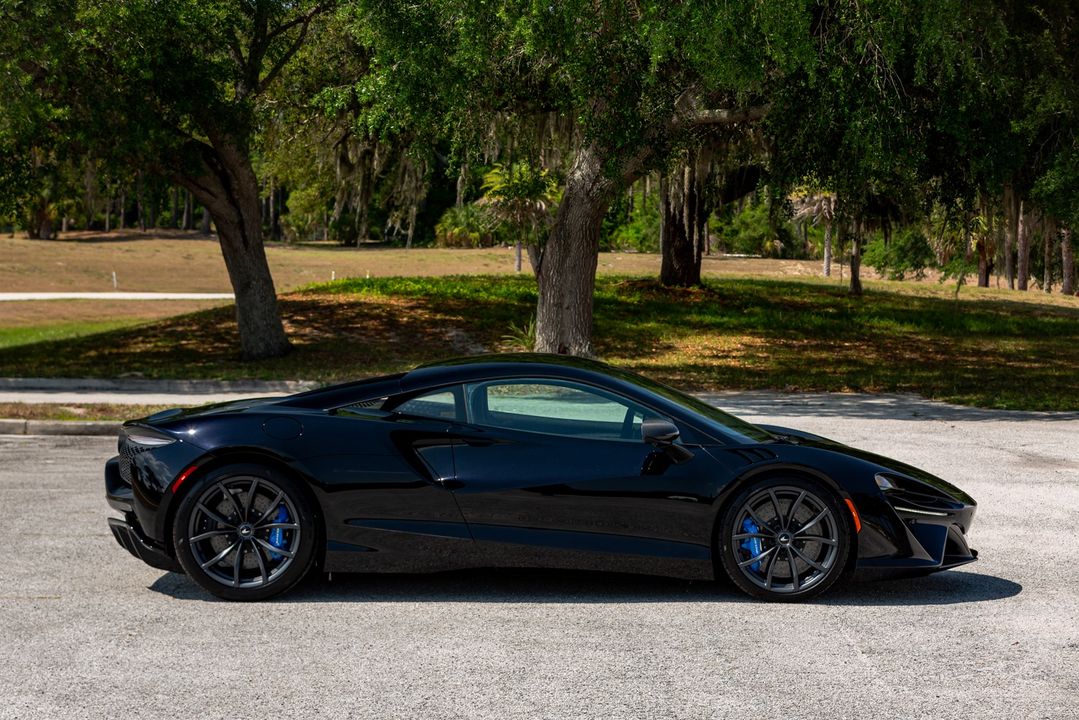 2023 McLaren Artura