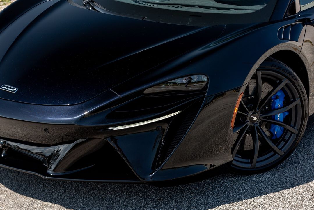 2023 McLaren Artura