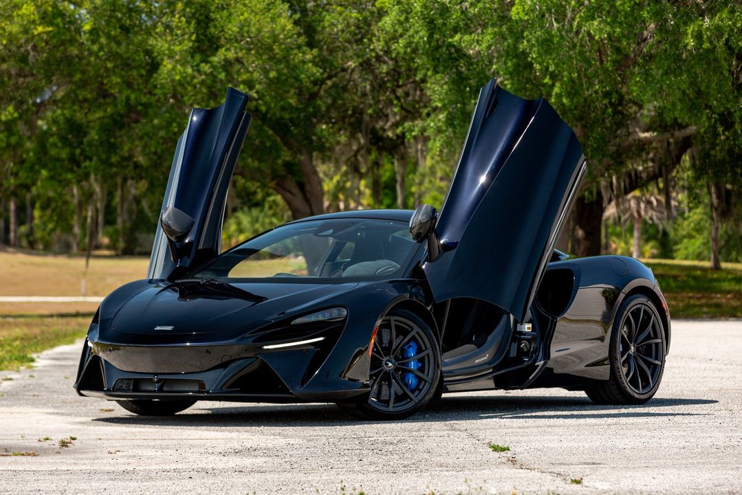 2023 McLaren Artura