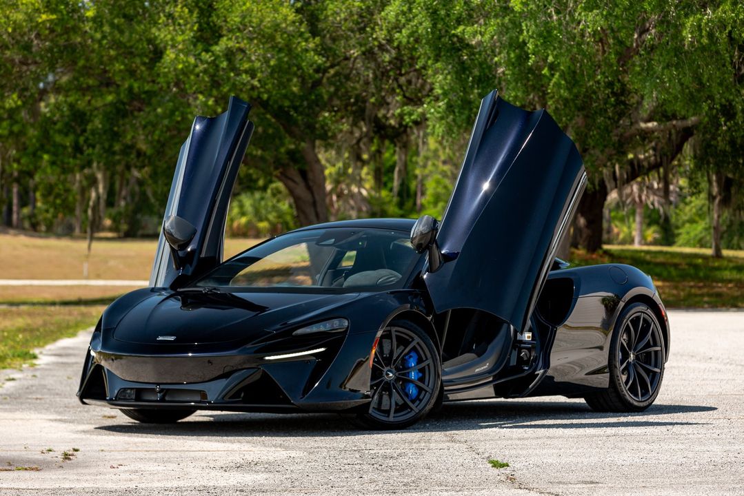 2023 McLaren Artura