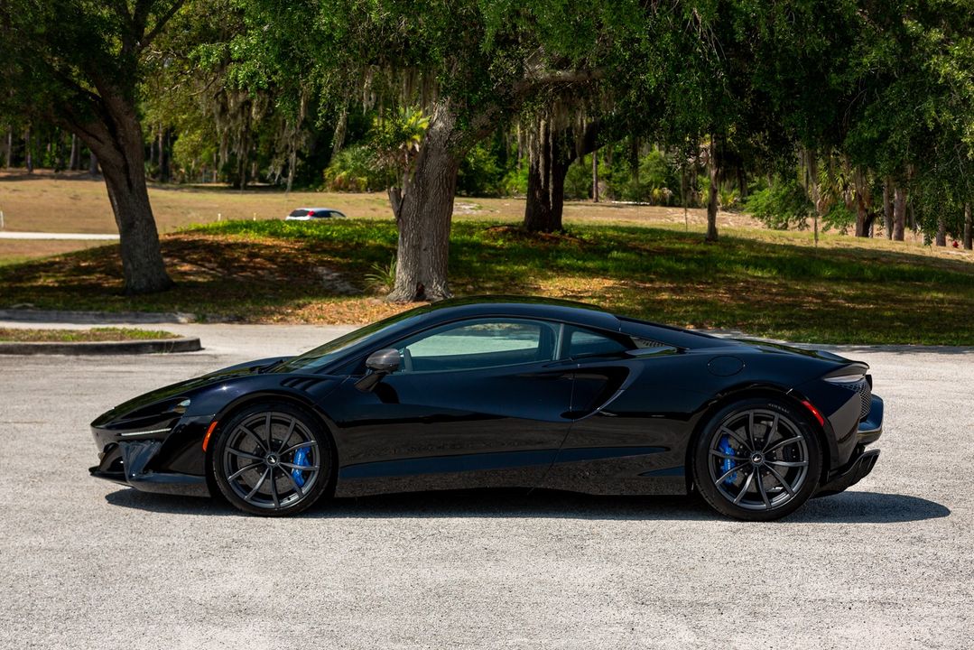 2023 McLaren Artura