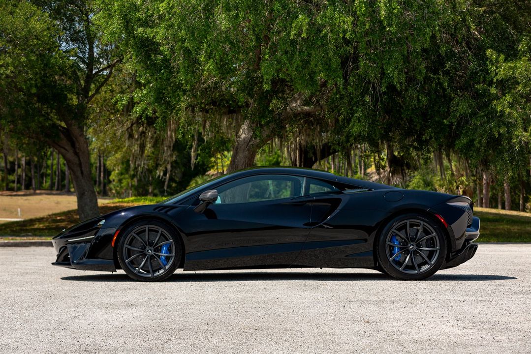 2023 McLaren Artura