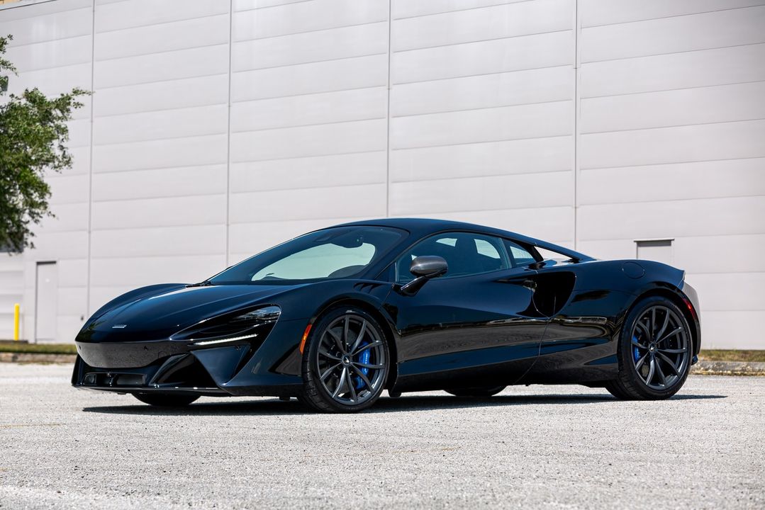 2023 McLaren Artura