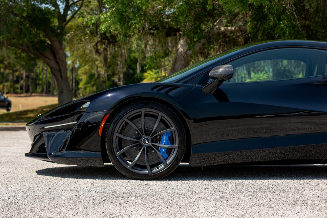 2023 McLaren Artura