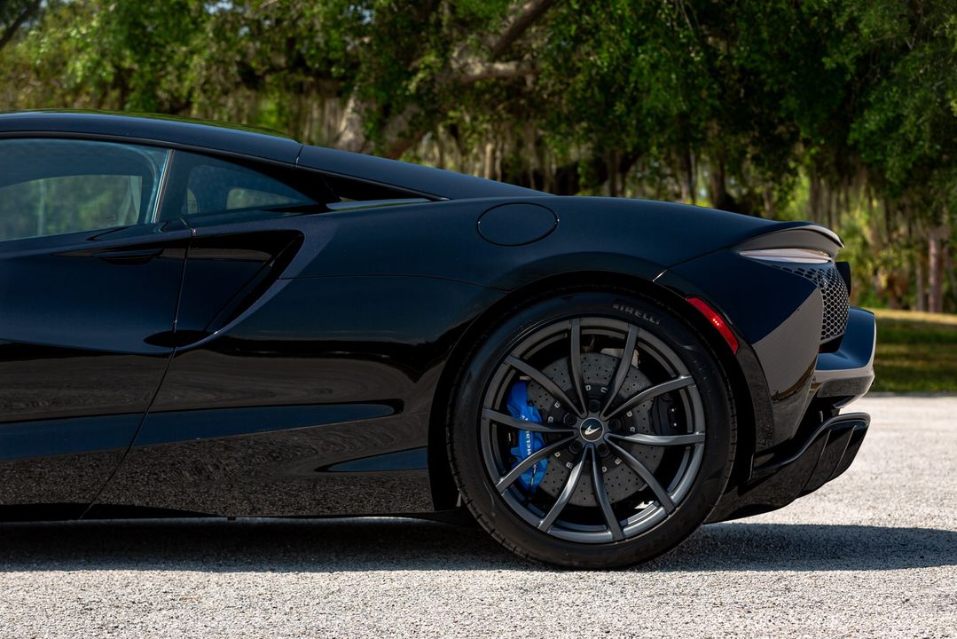 2023 McLaren Artura