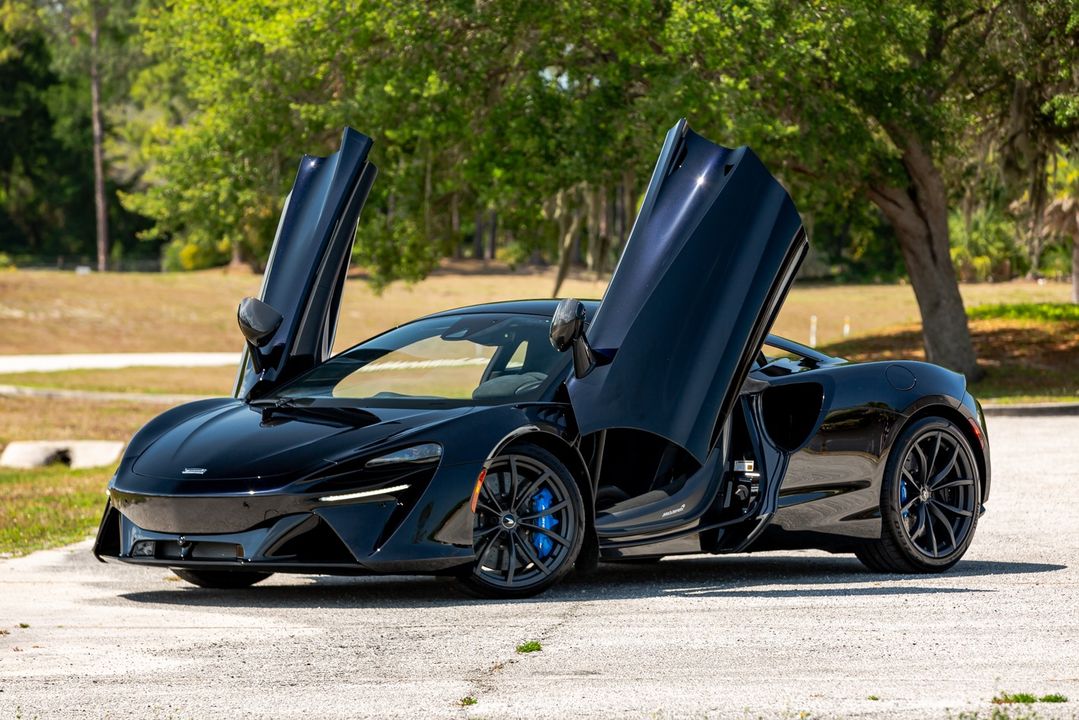 2023 McLaren Artura