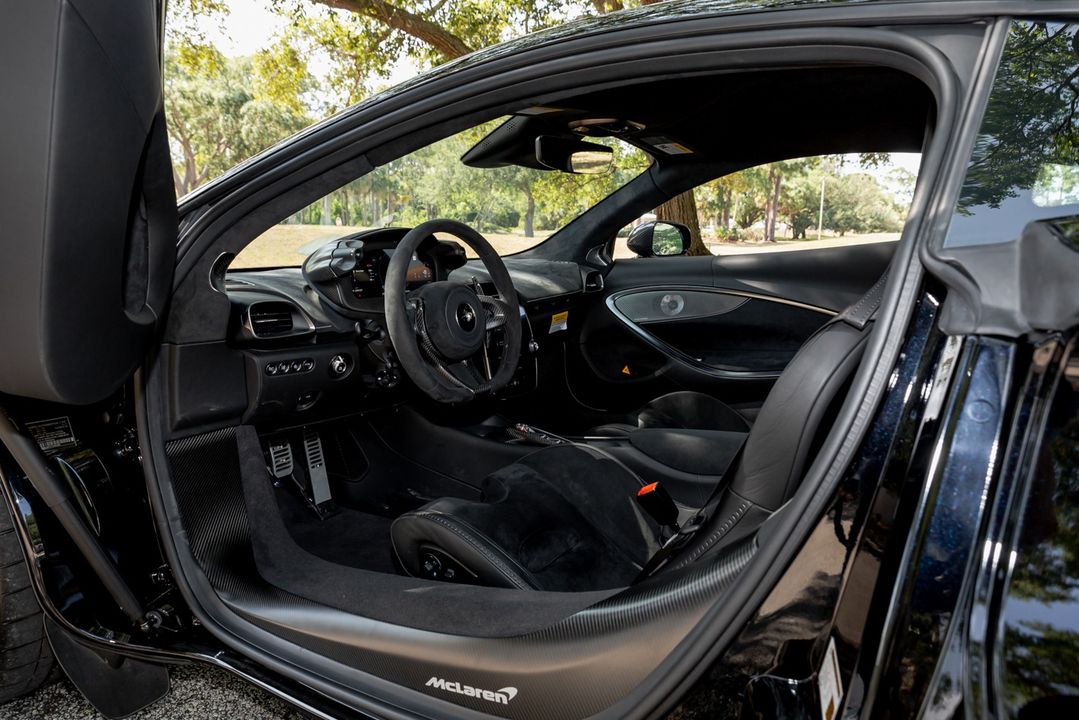 2023 McLaren Artura