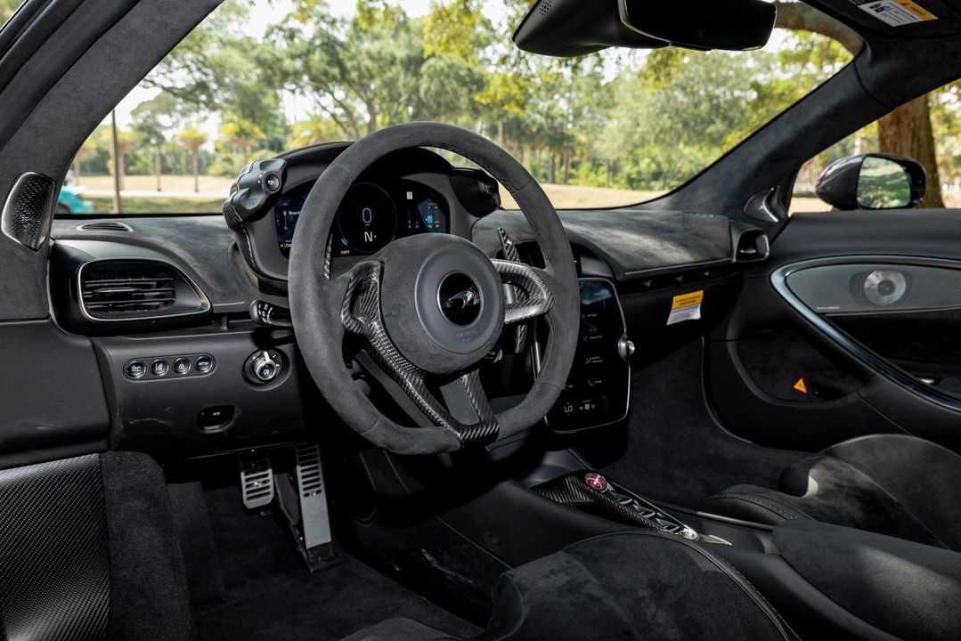 2023 McLaren Artura