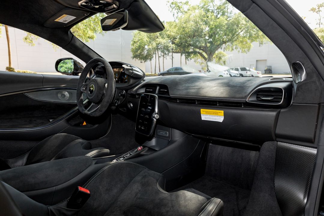 2023 McLaren Artura