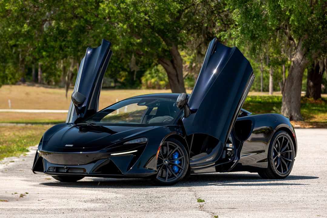 2023 McLaren Artura