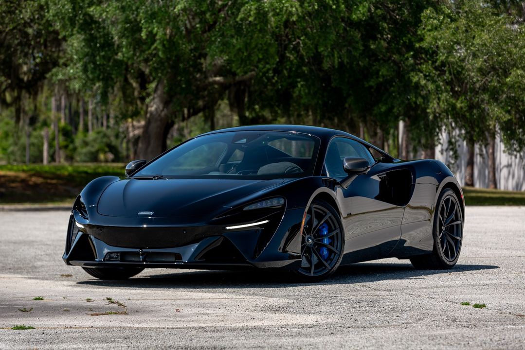 2023 McLaren Artura