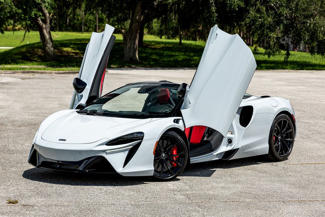 2025 McLaren Artura Spider