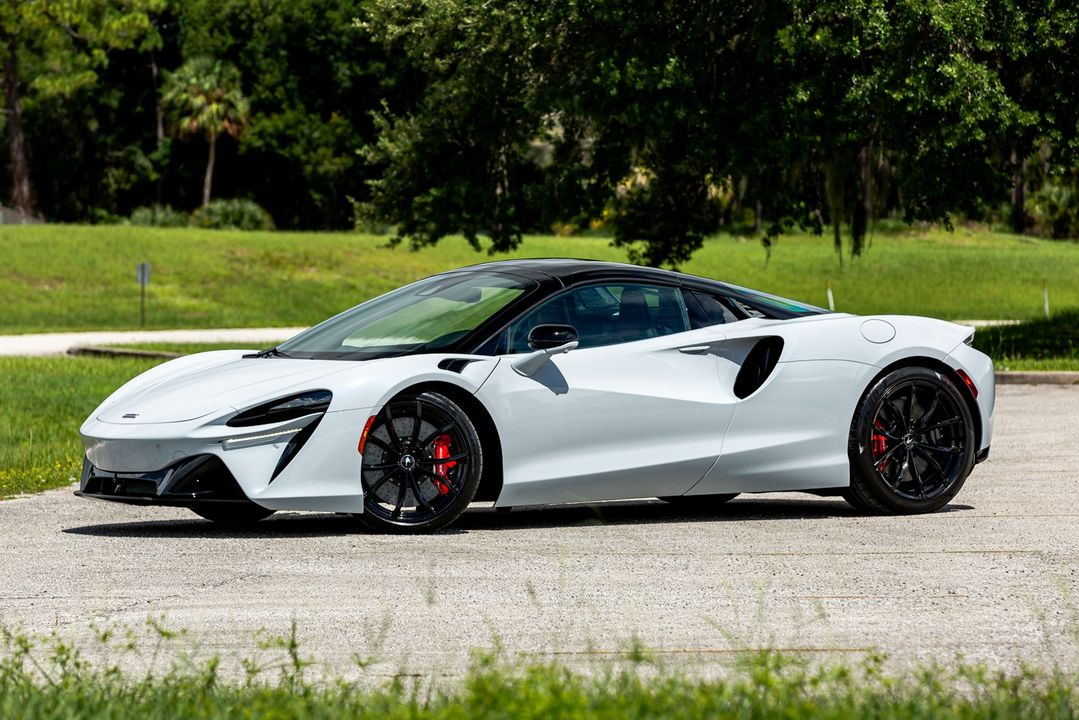 2025 McLaren Artura Spider