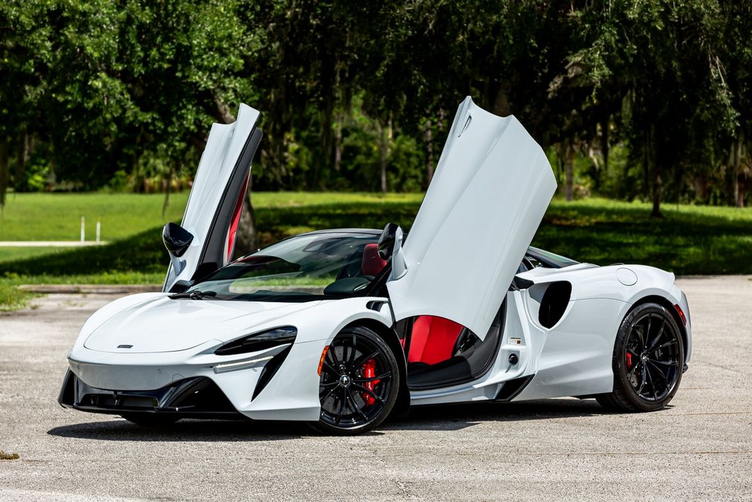 2025 McLaren Artura Spider