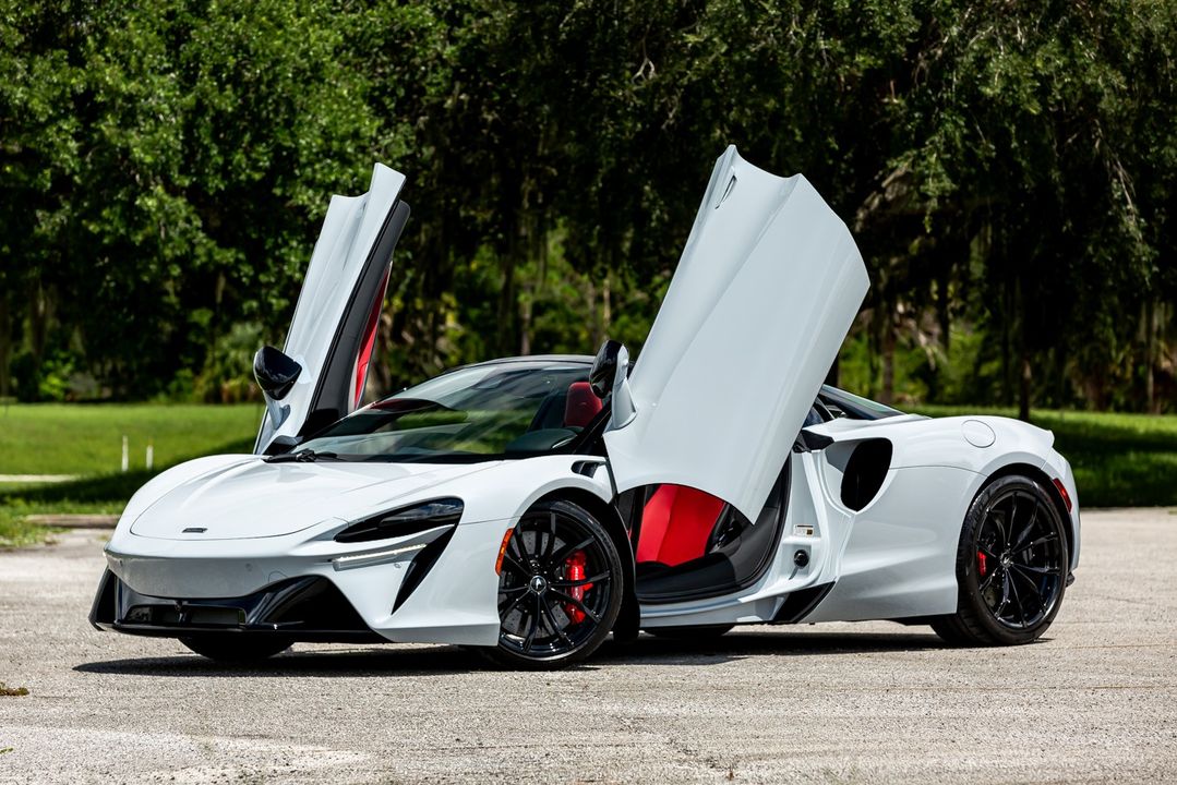 2025 McLaren Artura Spider