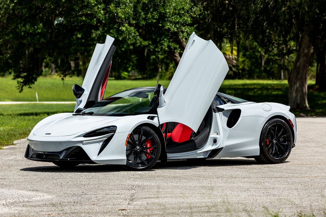 2025 McLaren Artura Spider