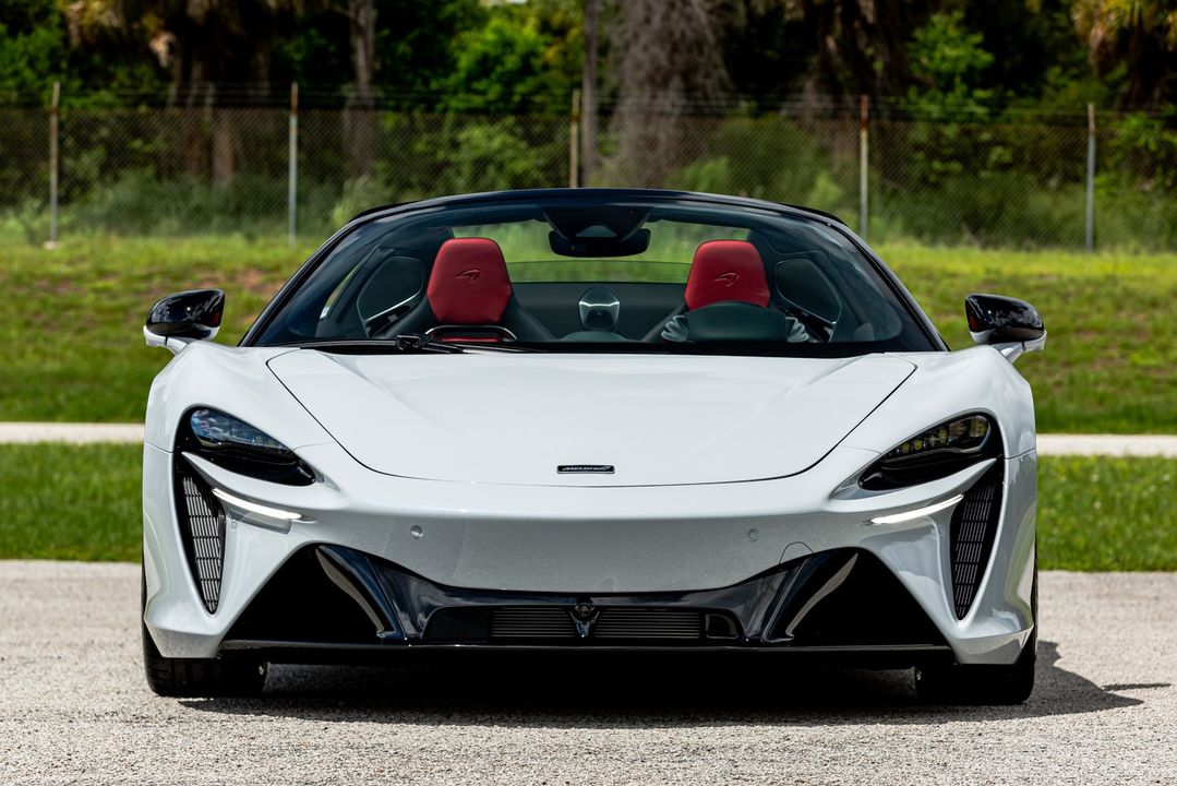 2025 McLaren Artura Spider