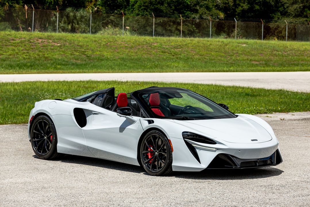 2025 McLaren Artura Spider