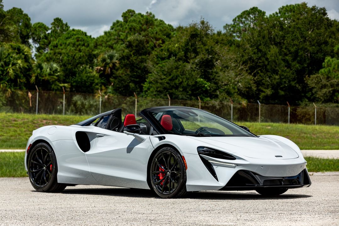 2025 McLaren Artura Spider