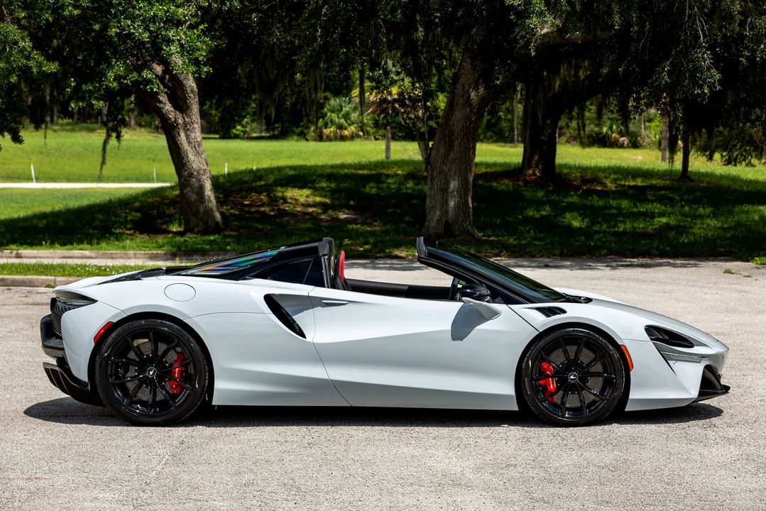 2025 McLaren Artura Spider