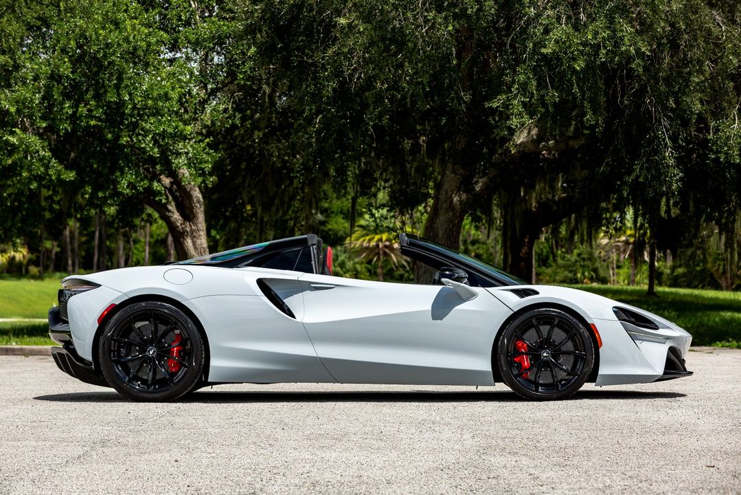 2025 McLaren Artura Spider