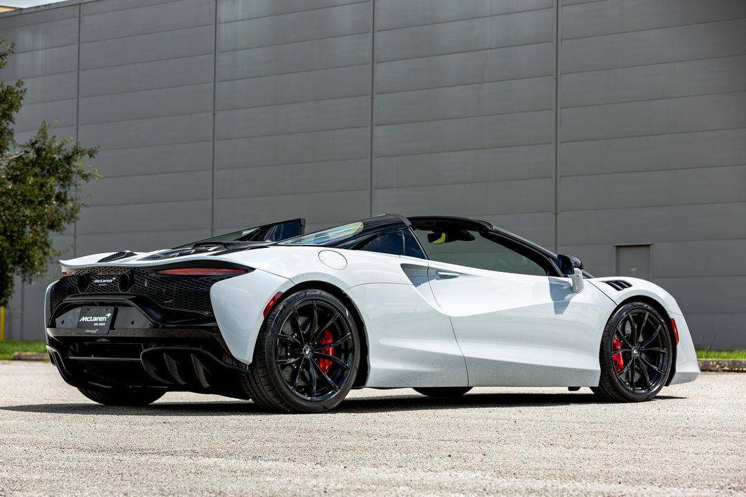2025 McLaren Artura Spider
