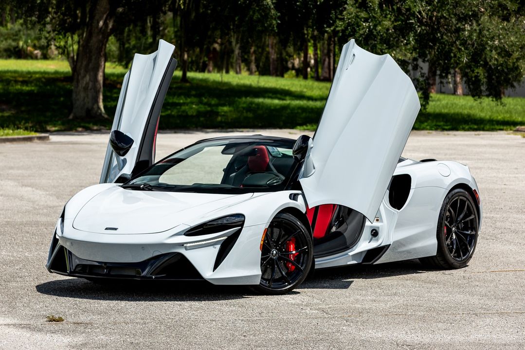 2025 McLaren Artura Spider