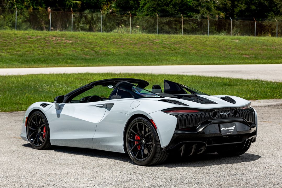 2025 McLaren Artura Spider
