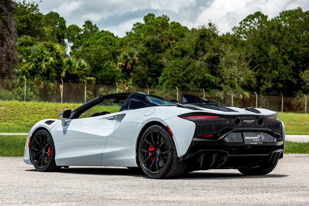 2025 McLaren Artura Spider