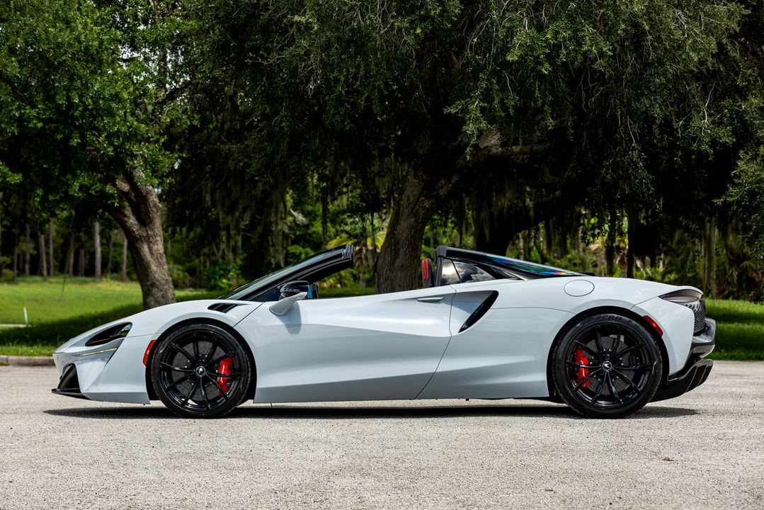 2025 McLaren Artura Spider