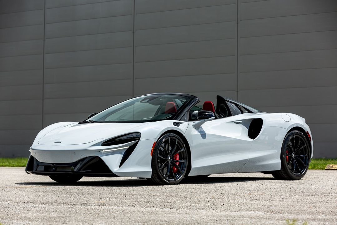 2025 McLaren Artura Spider