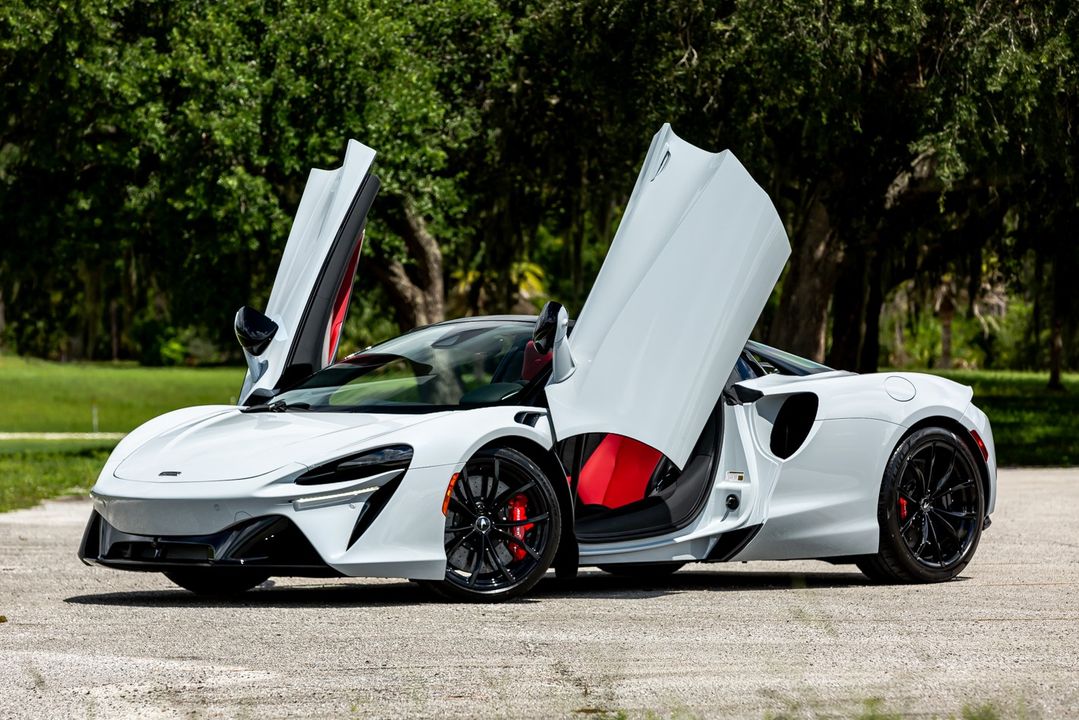 2025 McLaren Artura Spider