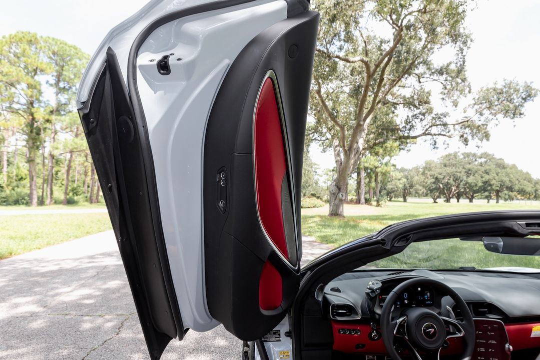 2025 McLaren Artura Spider