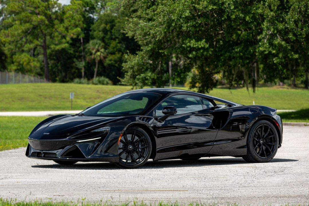 2024 McLaren Artura