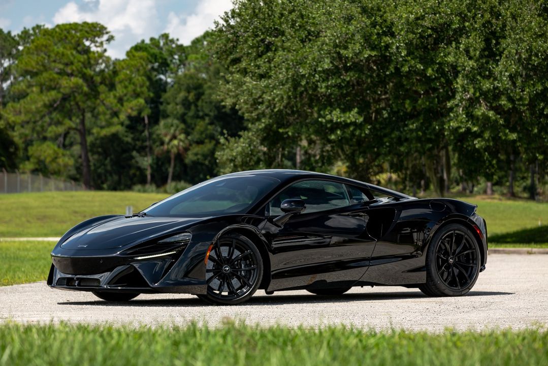 2024 McLaren Artura