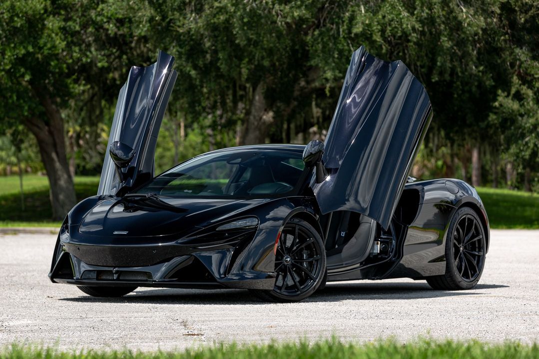 2024 McLaren Artura
