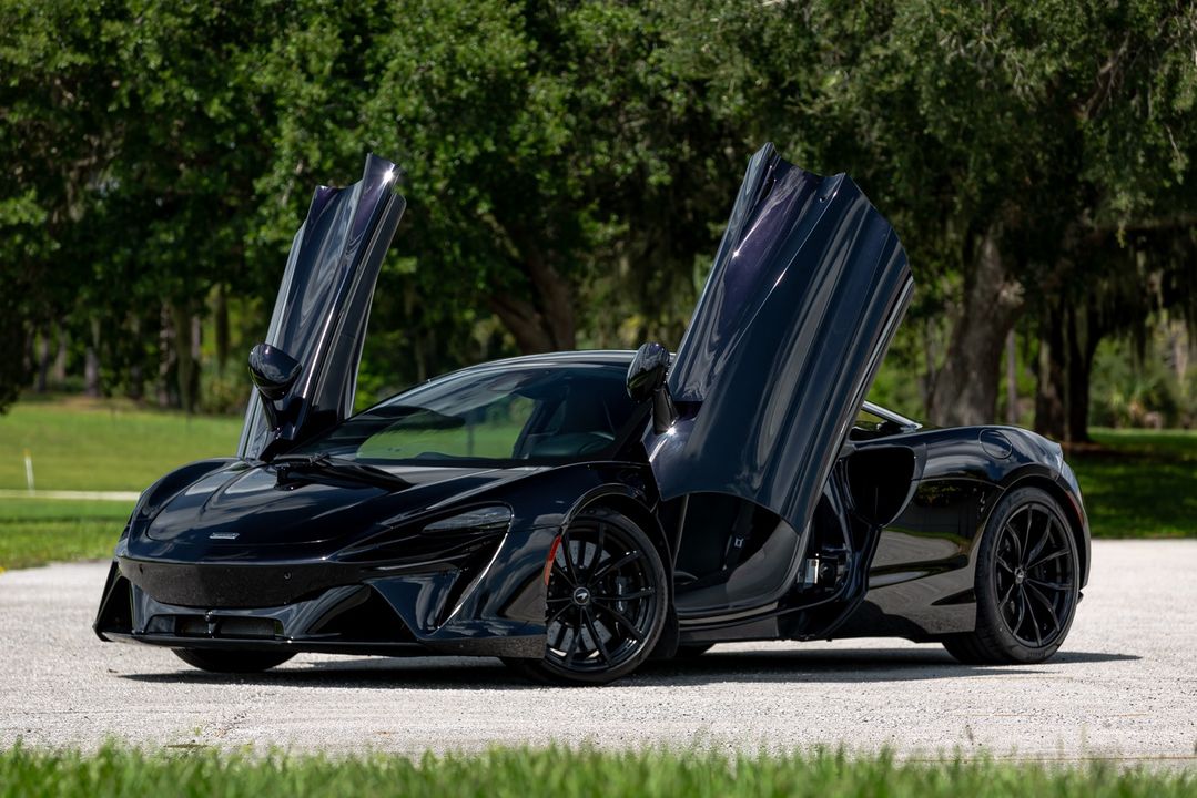2024 McLaren Artura