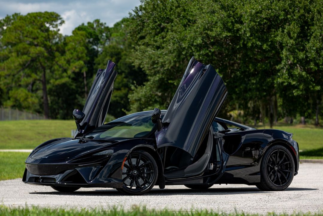 2024 McLaren Artura