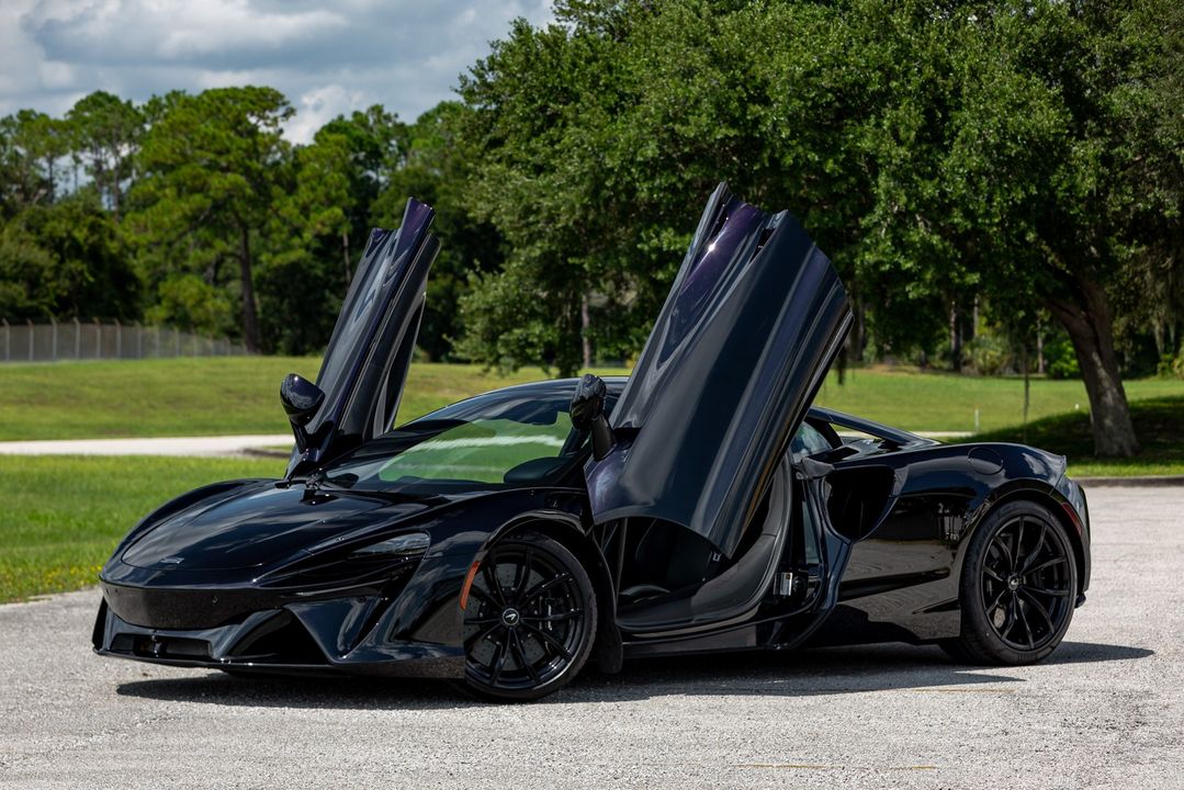 2024 McLaren Artura