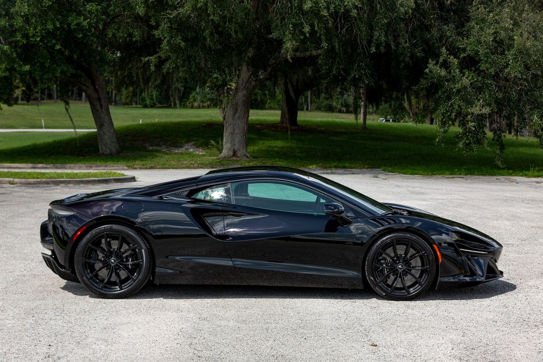 2024 McLaren Artura