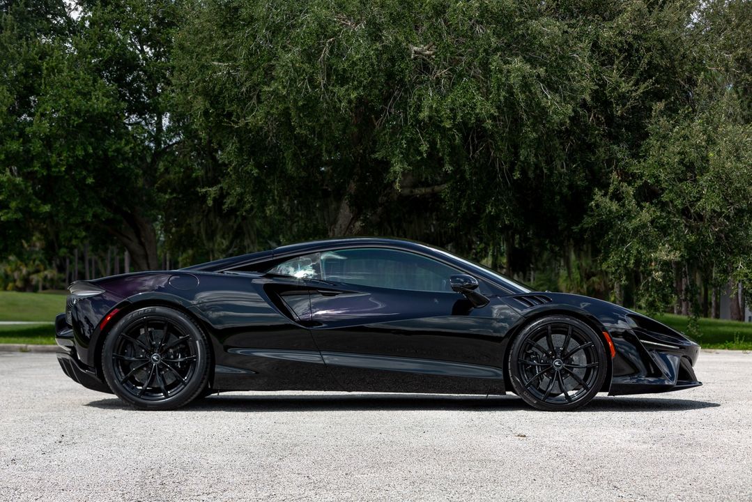 2024 McLaren Artura