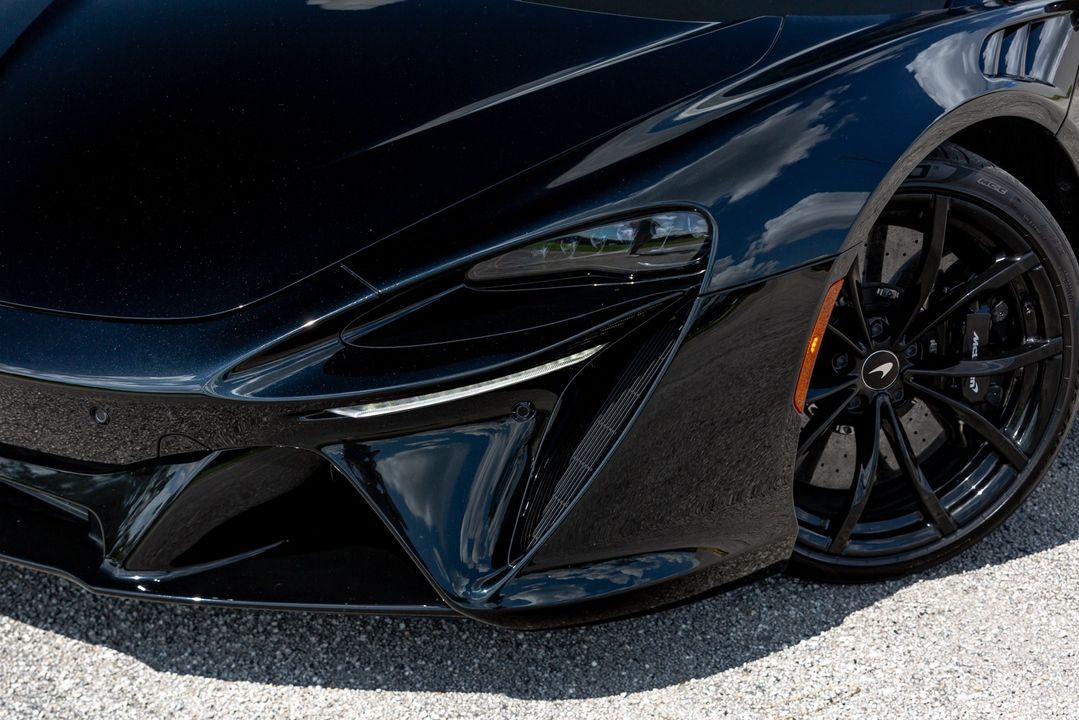 2024 McLaren Artura