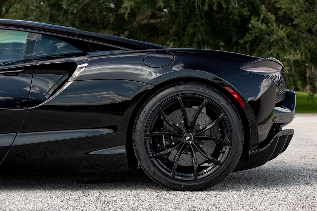 2024 McLaren Artura