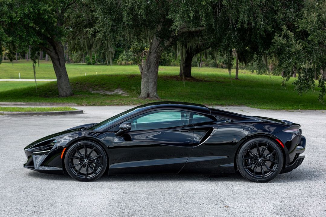 2024 McLaren Artura